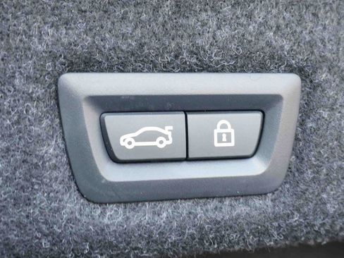 Used 2023 BMW 530e w/ Premium Package image 33