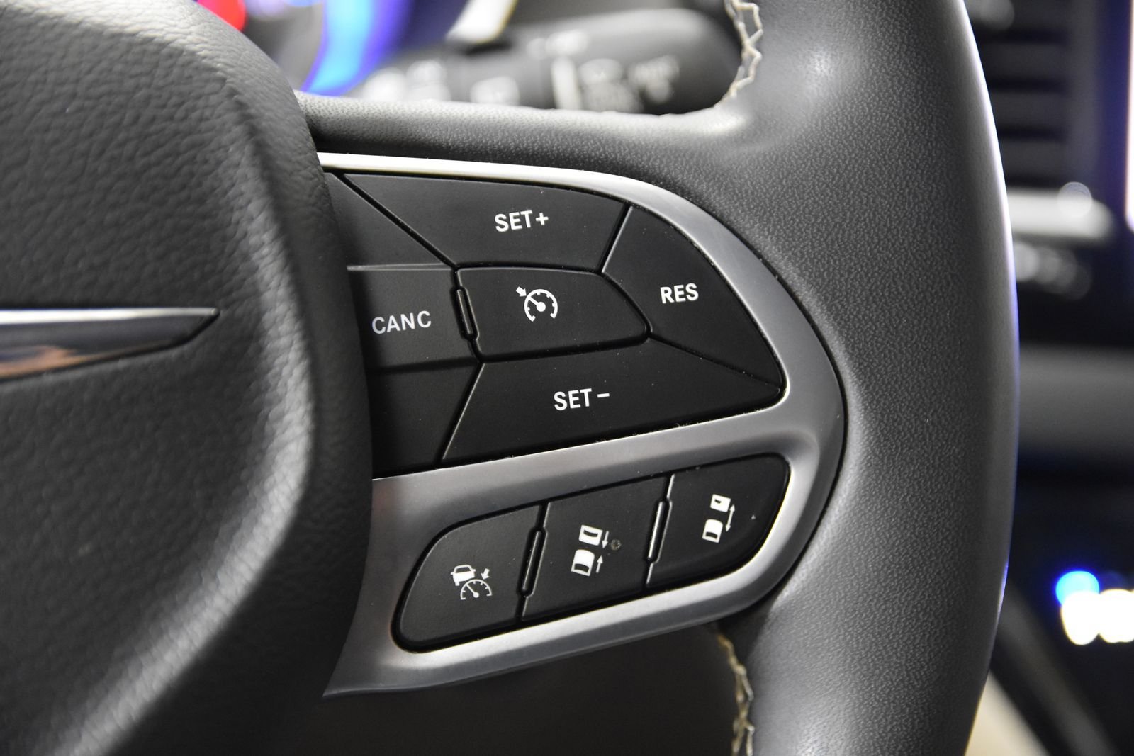 Used 2023 Chrysler Pacifica Touring-L FWD image 17