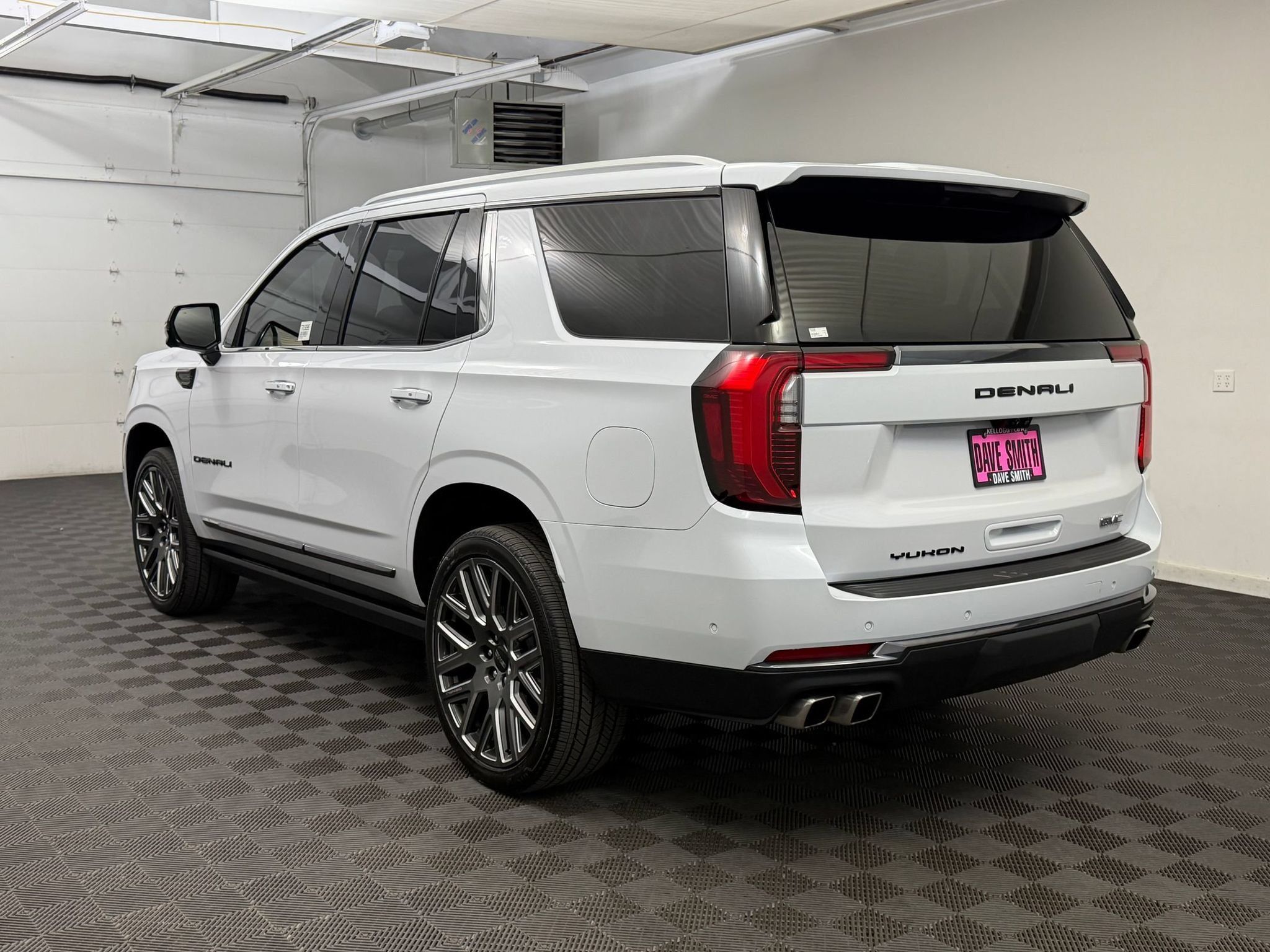 Used 2026 GMC Yukon Denali Ultimate w/ LPO, Illumination Package AWD/4WD image 3