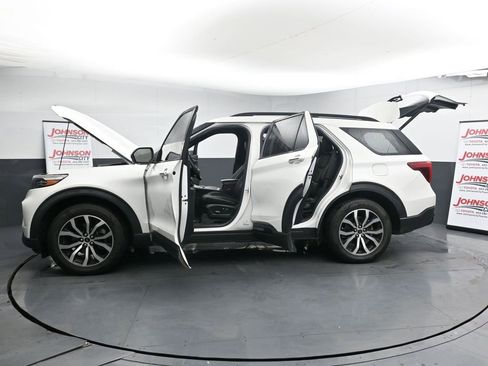 Used 2020 Ford Explorer ST w/ Premium Technology Package image 28