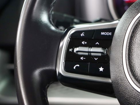 Used 2024 Kia Carnival LX image 13