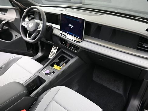 New 2026 Volkswagen Tiguan SE R-Line image 12