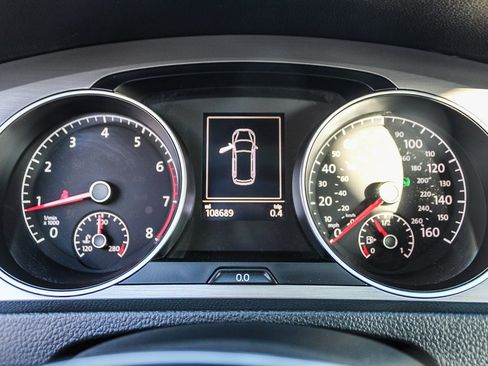 Used 2015 Volkswagen Golf S image 24