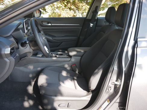 New 2025 Nissan Altima 2.5 SV image 3