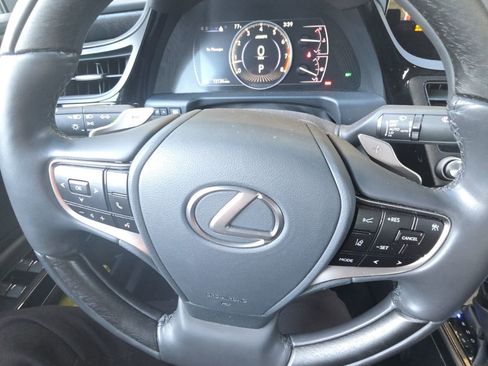 Used 2025 Lexus ES 350 Ultra Luxury w/ Accessory Package (Z1) image 2