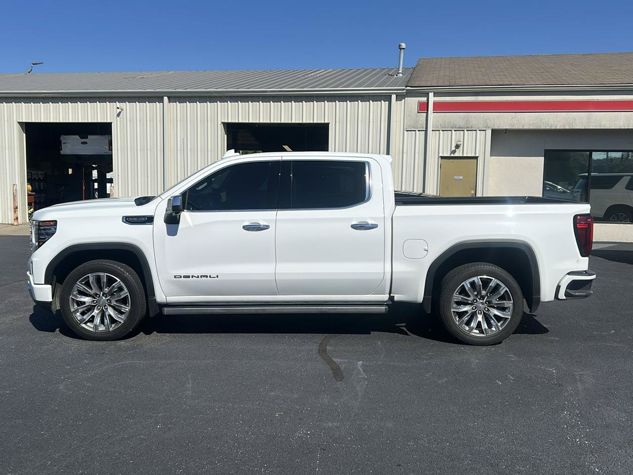 Used 2024 GMC Sierra 1500 Denali w/ Denali Reserve Package AWD/4WD image 8