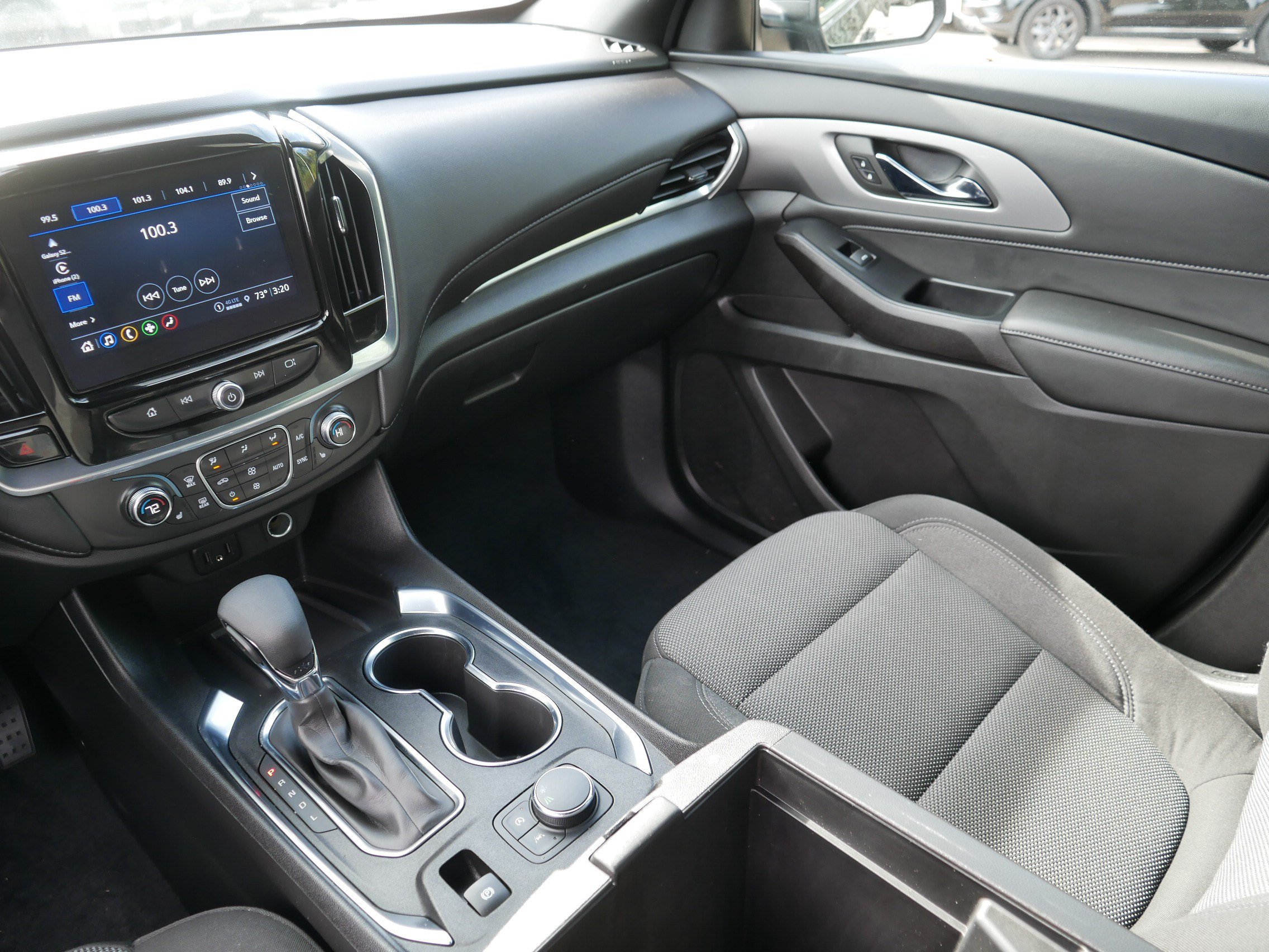 Used 2023 Chevrolet Traverse LT FWD image 11