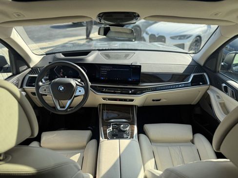 Certified 2025 BMW X7 xDrive40i w/ Executive Package image 25