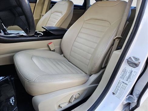Used 2016 Ford Fusion SE w/ Equipment Group 202A FWD image 15