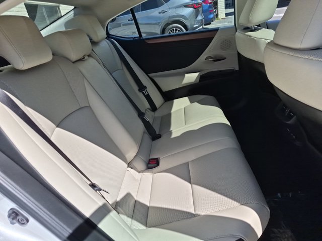 Used 2025 Lexus ES 300h w/ Premium Package FWD image 33