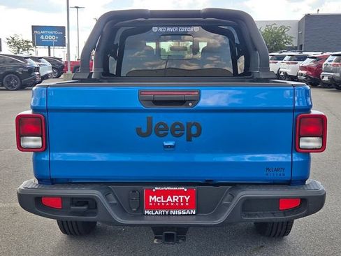 Used 2023 Jeep Gladiator Sport AWD/4WD image 8