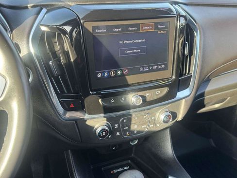 Used 2022 Chevrolet Traverse LT FWD image 30