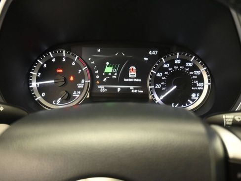 Used 2023 Toyota Highlander XLE AWD/4WD image 16