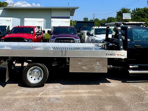 New 2024 RAM 5500 SLT w/ Quick Order Package 2YG SLT image 2