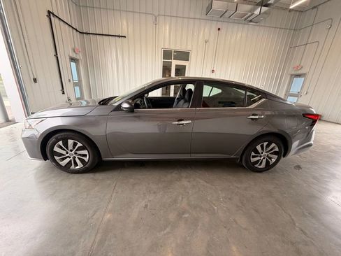 Used 2024 Nissan Altima 2.5 S FWD image 14