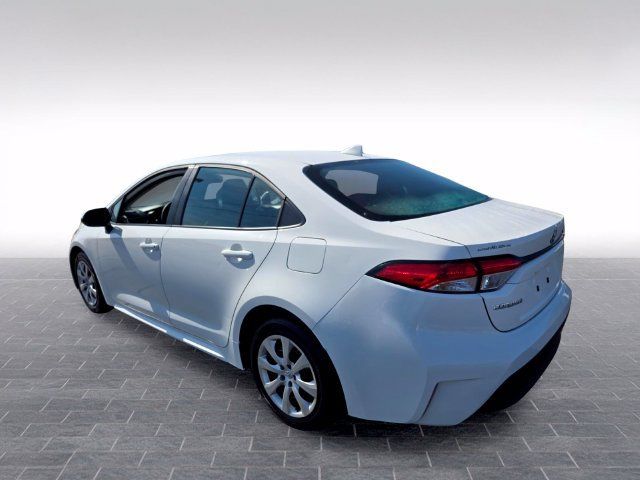 Used 2025 Toyota Corolla LE FWD image 5
