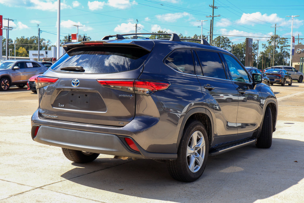 Used 2022 Toyota Highlander LE FWD image 22