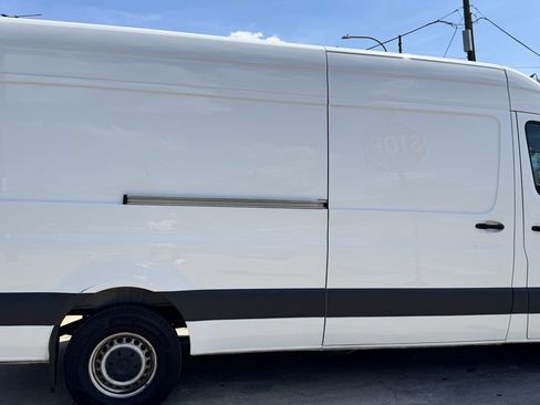 Used 2023 Mercedes-Benz Sprinter 2500 image 9