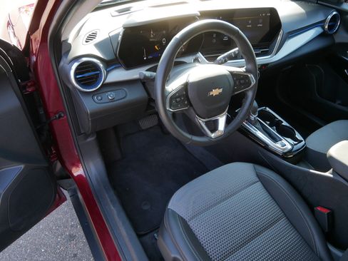 Used 2024 Chevrolet Trax LT w/ Driver Confidence Package image 19