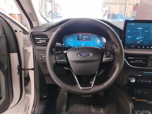 Used 2024 Ford Escape SE w/ PHEV Premium Package image 17