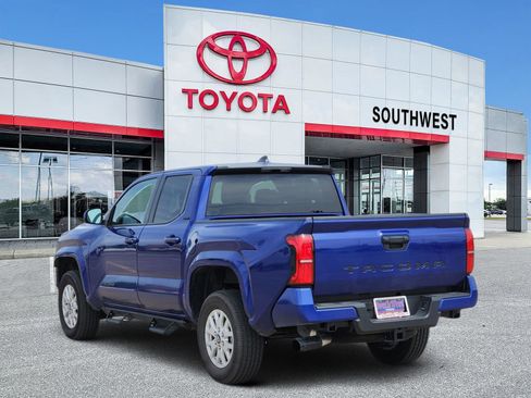 Used 2025 Toyota Tacoma SR5 image 4