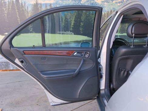 Used 2002 Mercedes-Benz C 320 Sedan image 32