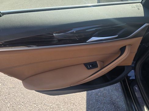 Used 2023 BMW 530i w/ Convenience Package image 14