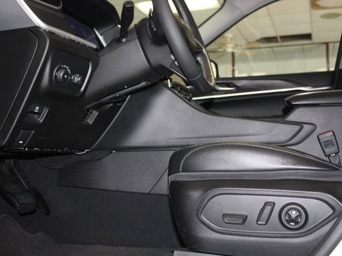 Certified 2023 Jeep Grand Cherokee L Limited w/ Black Appearance Package image 10