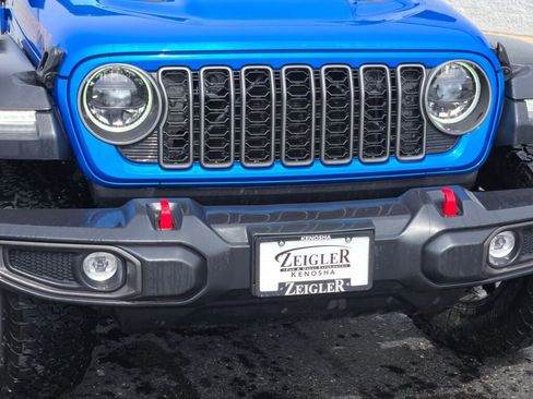 Used 2025 Jeep Wrangler Unlimited Rubicon AWD/4WD image 5