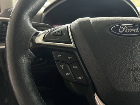 Used 2024 Ford Edge Titanium image 19