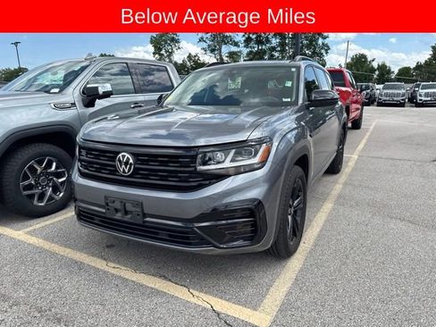 Used 2023 Volkswagen Atlas SEL R-Line AWD/4WD image 2