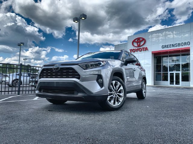 Used 2021 Toyota RAV4 XLE Premium FWD image 4