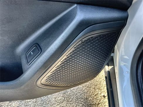 Used 2024 Chevrolet Traverse LS image 24