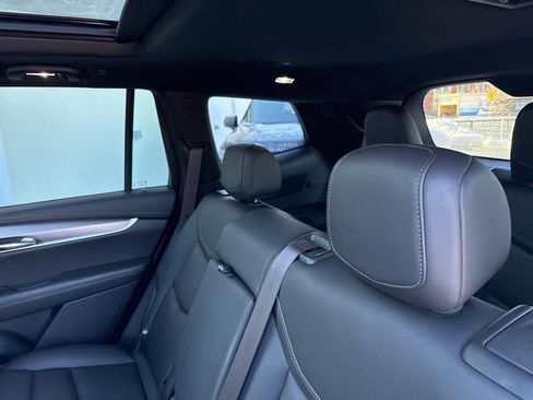 Used 2024 Cadillac XT6 Luxury image 23