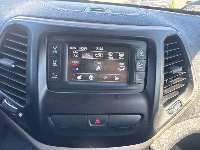 Used 2018 Jeep Cherokee Latitude w/ Cold Weather Group FWD image 13