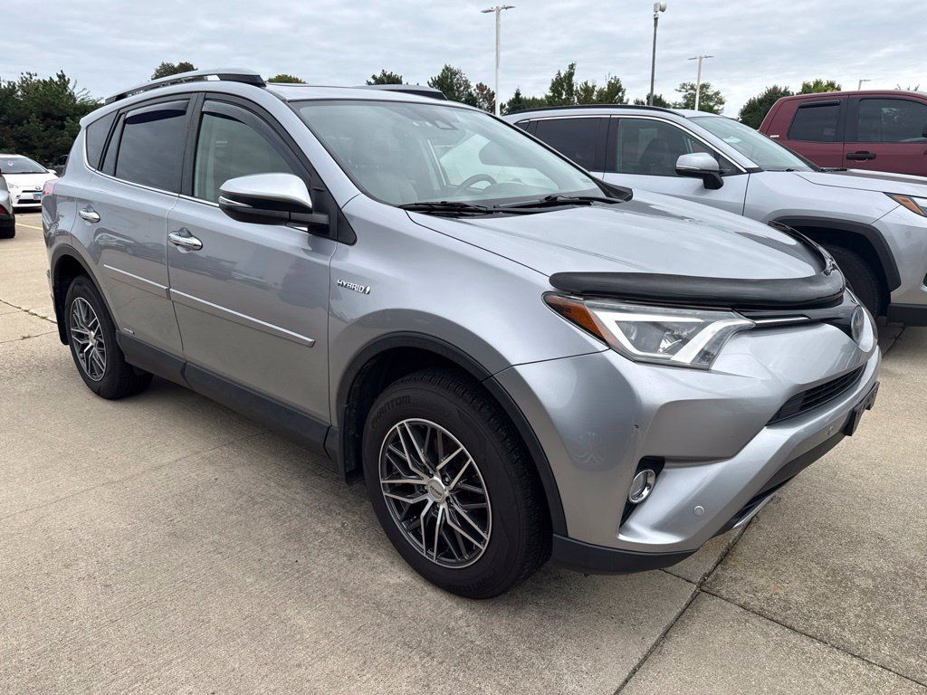 Used 2017 Toyota RAV4 Limited AWD/4WD image 4