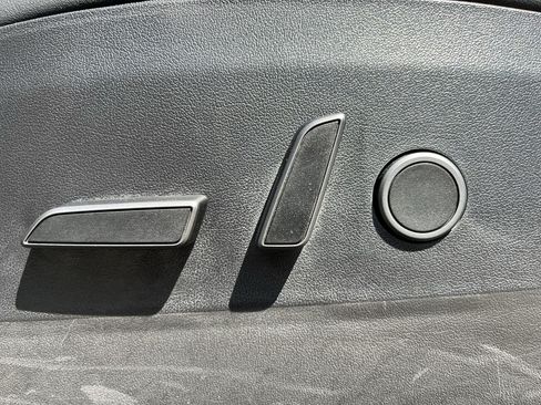 Used 2021 Tesla Model Y Long Range AWD/4WD image 22