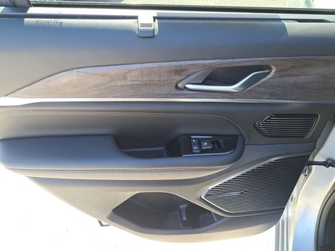 Used 2022 Jeep Grand Cherokee Overland w/ Luxury Tech Group IV image 8