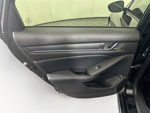 Used 2018 Honda Accord EX image 26