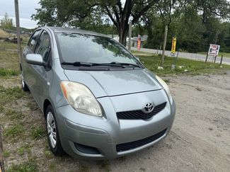 Used 2010 Toyota Yaris 4-Door Hatchback image 1