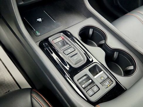Used 2025 Honda Pilot TrailSport image 17
