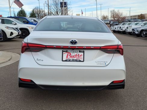 Used 2019 Toyota Avalon Limited image 13