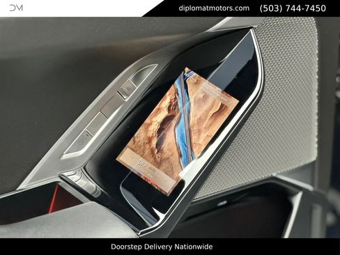 Used 2024 BMW i7 xDrive60 image 28