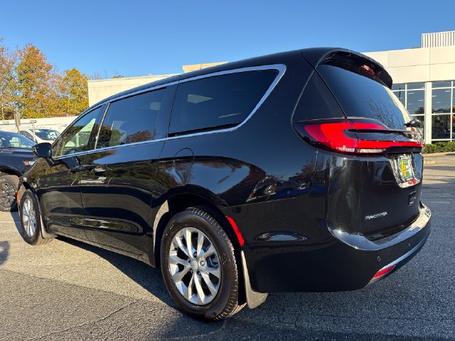 New 2027 Chrysler Pacifica Select w/ Family Tech Group AWD/4WD image 12