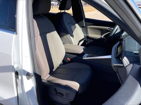 Certified 2025 Audi Q5 Premium w/ Convenience Package image 8