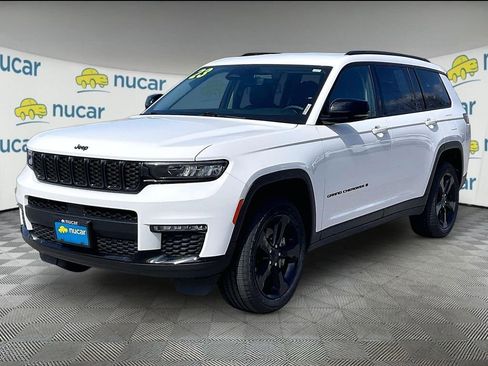 Used 2023 Jeep Grand Cherokee L Limited w/ Black Appearance Package AWD/4WD image 3
