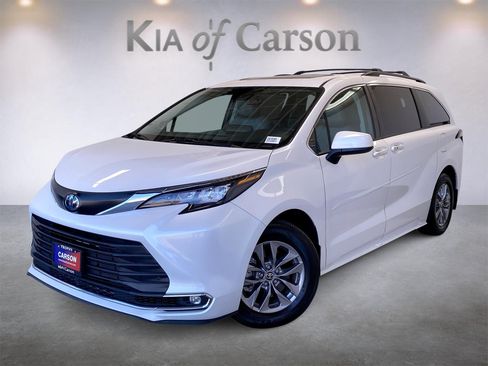 Used 2024 Toyota Sienna XLE w/ XLE Plus Package AWD/4WD image 1