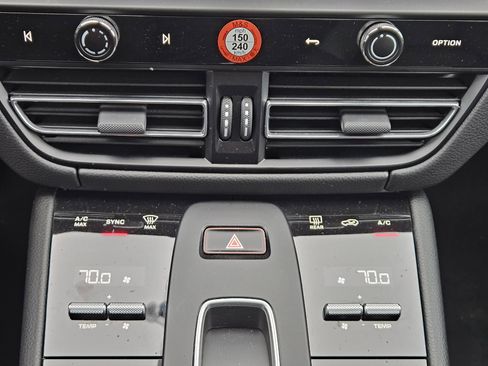 Certified 2025 Porsche Macan image 19