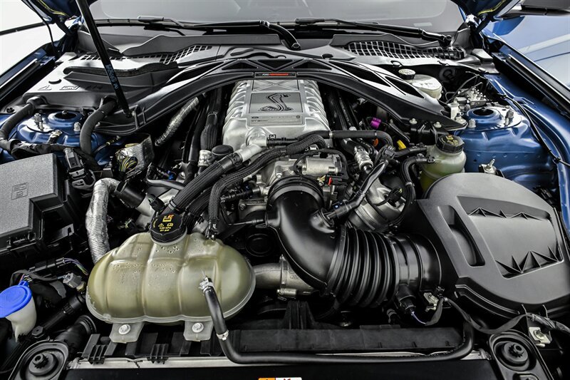 Used 2021 Ford Mustang Shelby GT500 w/ Carbon Fiber Track Pack RWD image 24