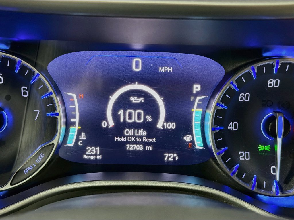 Used 2024 Chrysler Pacifica Touring-L FWD image 12